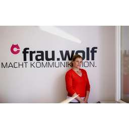frau.wolf MACHT KOMMUNIKATION Logo